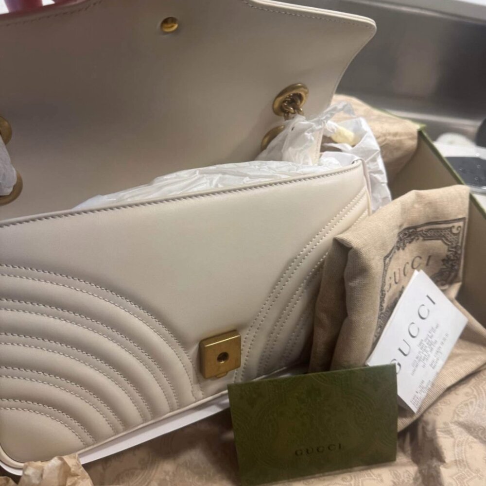 Authentic Gucci purse - Picture 3 of 4